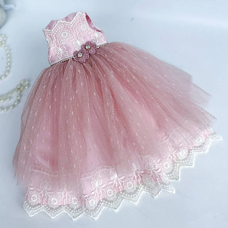 Платье  бальное, с кружевами и стразами, для куклы 32-34 см, пудровое